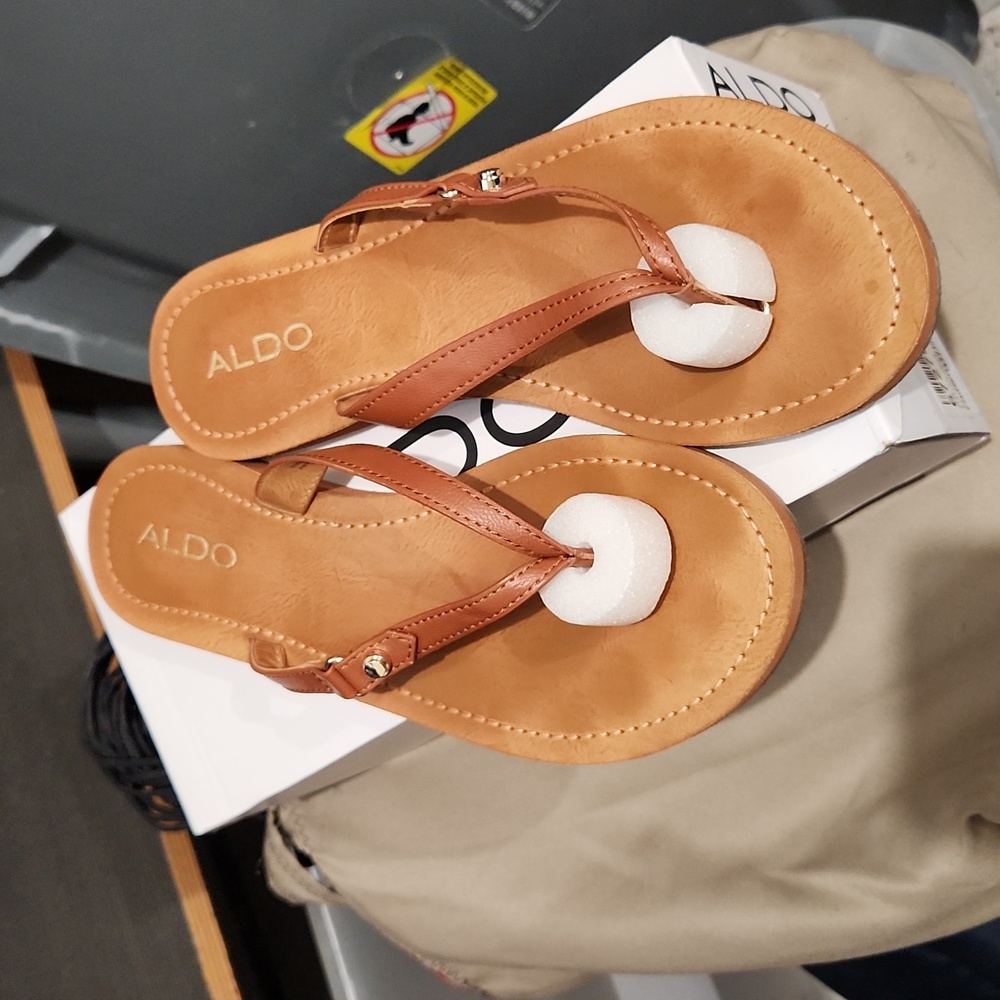 Aldo Yilavia Cognac/Bronze Flip Flops 8.5